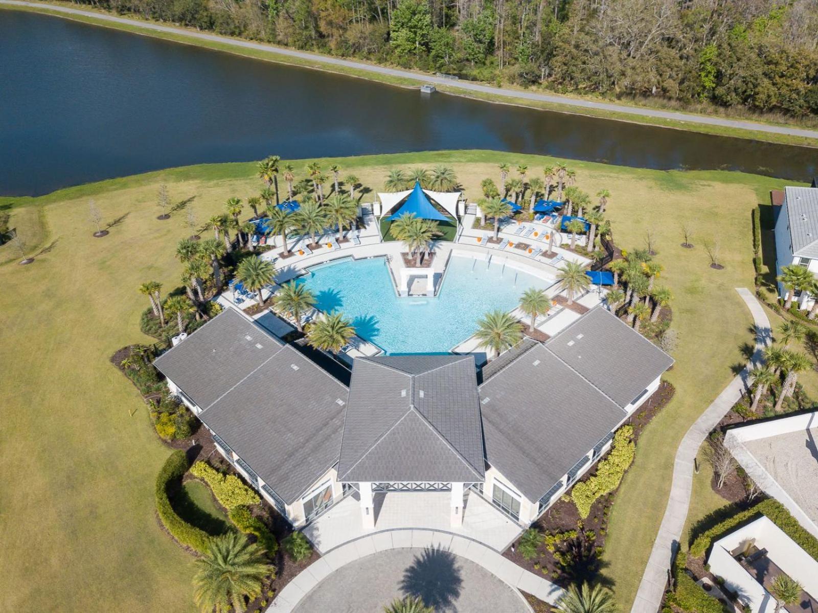 Holiday home 5br 5bath Pvt Bbq Pool 15min 3056ft